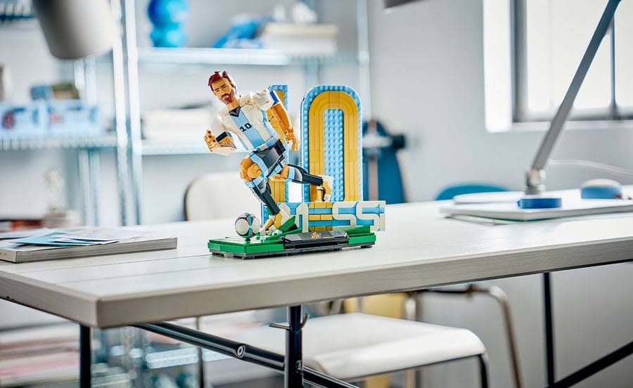 LEGO® Editions Lionel Messi – Soccer Legend